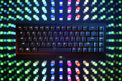 Razer BlackWidow V3 Mini HyperSpeed (Gele schakelaar) - Draadloze 65% mechanische Gaming toetsenbord (Silent mechanische schakelaars, Bluetooth, USB-C) QWERTY DE-Layout | Zwart