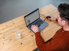 Trust Verto Verticale Muis, 1000-1600 DPI, Ergonomische Muis, Rechtshandig, Computermuis met LED-verlichting, 6 Knoppen, USB Mouse voor Windows, Mac, Computer, PC, Laptop - Zwart