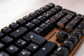 CHERRY KC 200 MX, mechanisch kantoortoetsenbord met geanodiseerde metalen plaat, UK-lay-out (QWERTY), bekabeld, MX2A BROWN schakelaars, zwart/brons
